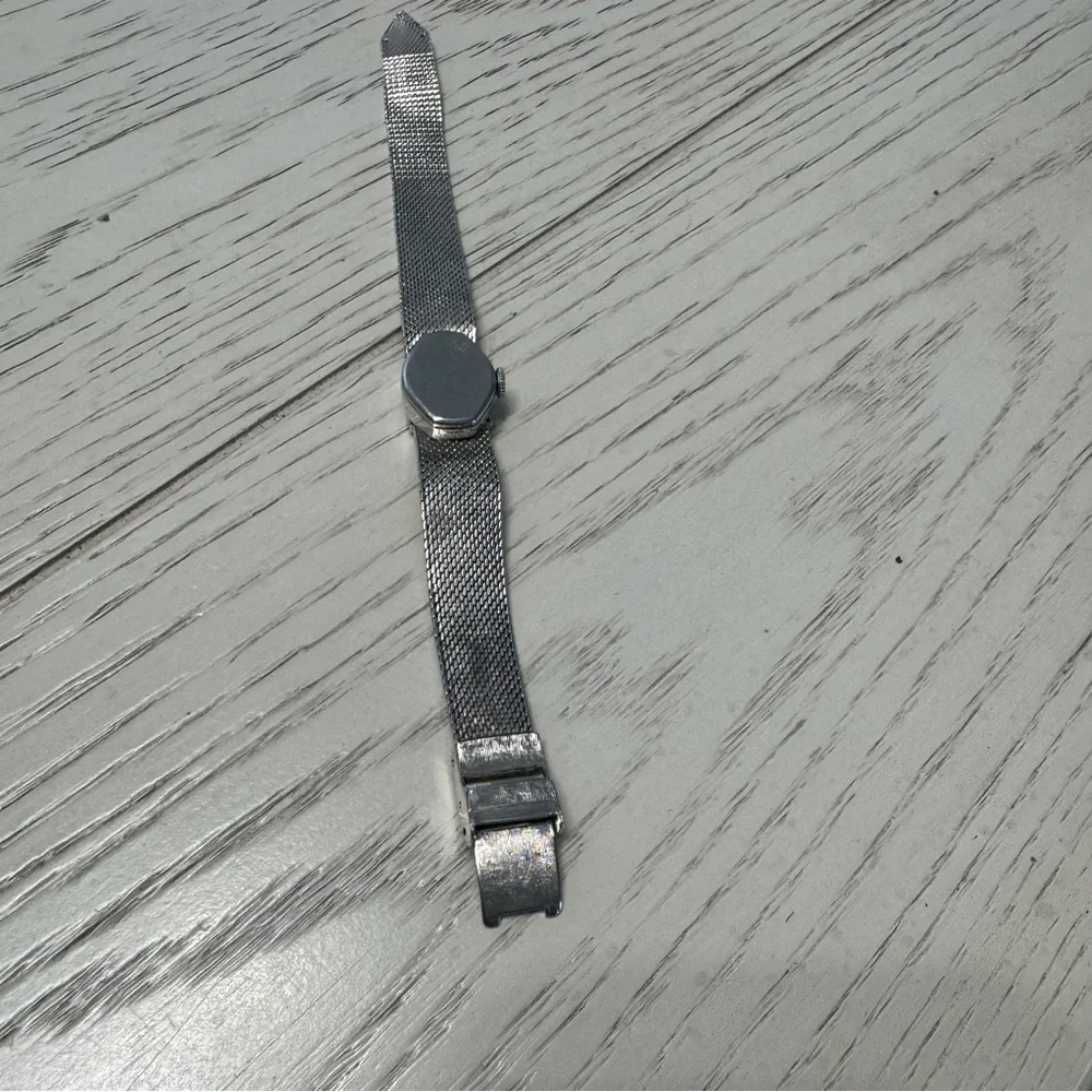 Silver Vintage peek a boo 17 jewels West watch